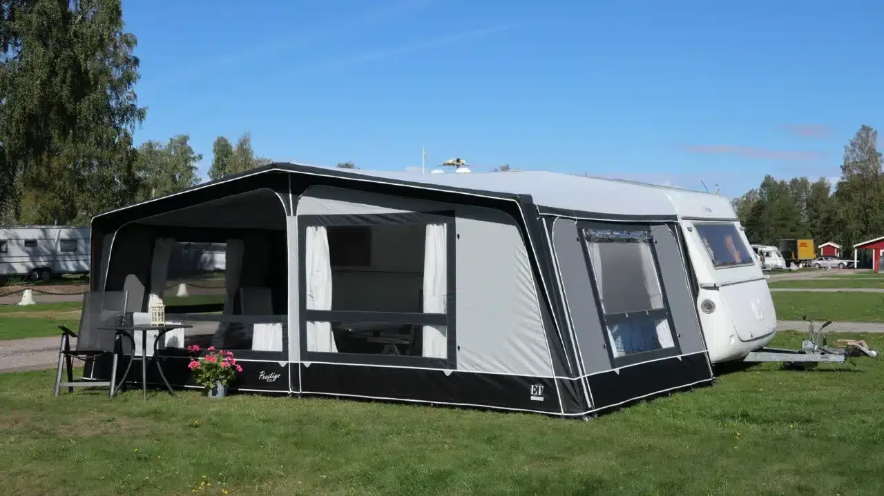 Eurotents Midgard med husvagn